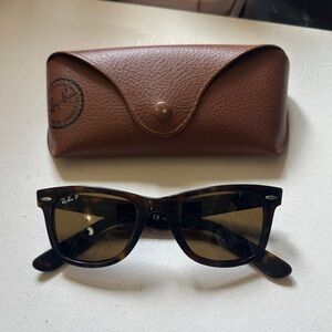 Ray-Ban wayfarer polarized Sunglasses with Leather Case